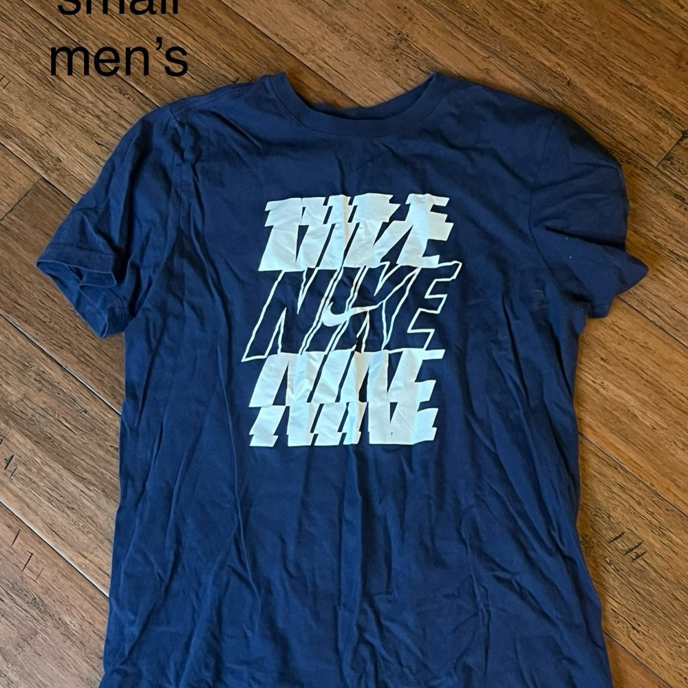 Nike Men's Navy Graphic Tee